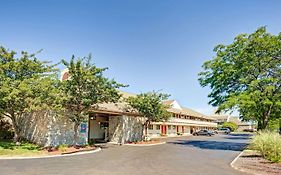 Days Inn & Suites By Wyndham Monroe